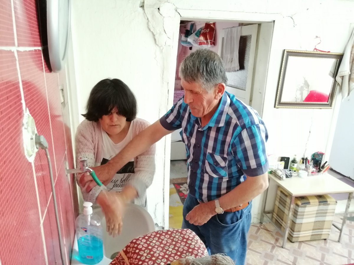 Amasya'da, iki kızına hem anne oldu hem de baba