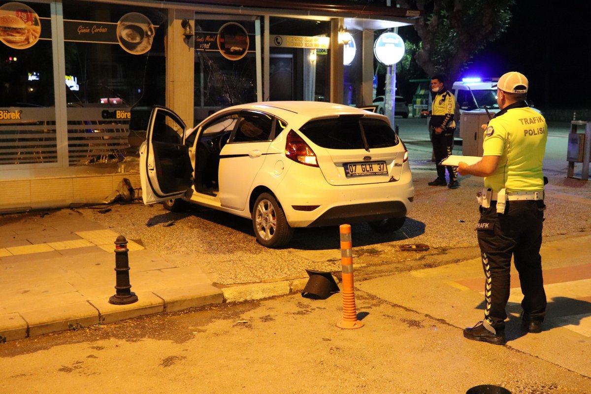 Karaman'da iki araç çarpıştı: 2 yaralı