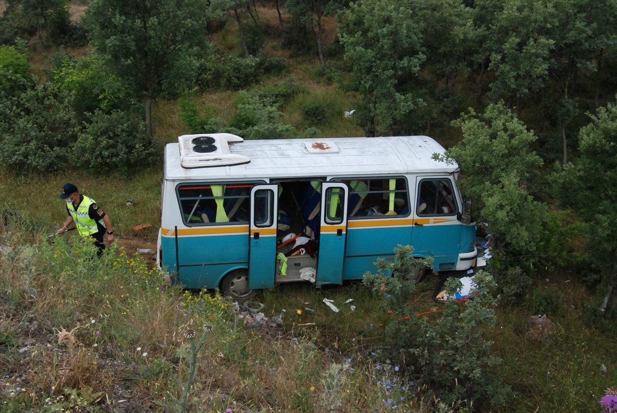 a Çanakkale’de işçi taşıyan minibüs savruldu: 13 yaralı