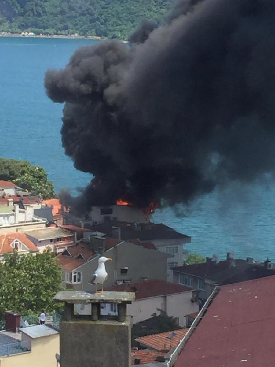 d Sarıyer'de, yalının çatısında yangın çıktı
