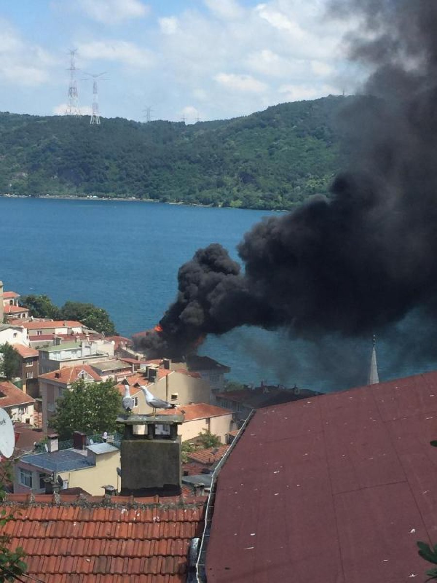 d Sarıyer'de, yalının çatısında yangın çıktı