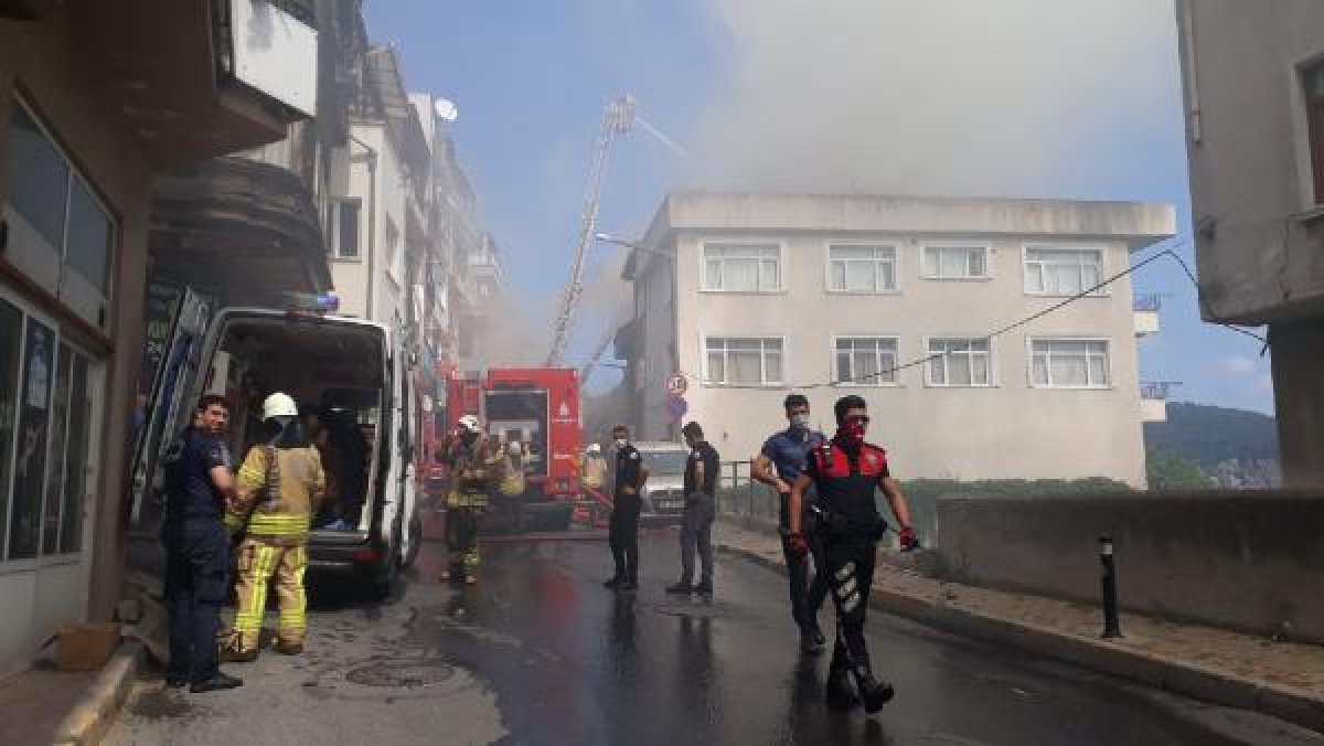 d Sarıyer'de, yalının çatısında yangın çıktı