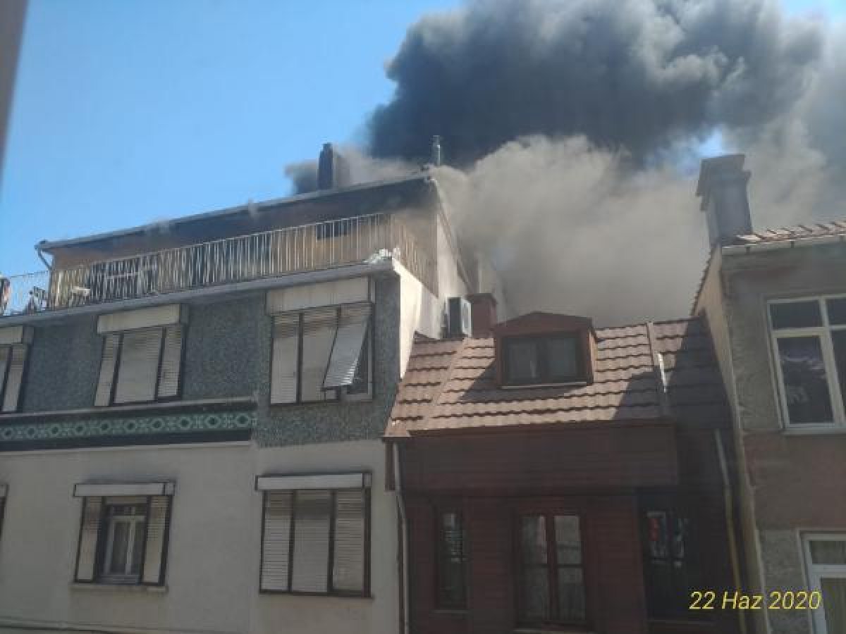 d Sarıyer'de, yalının çatısında yangın çıktı