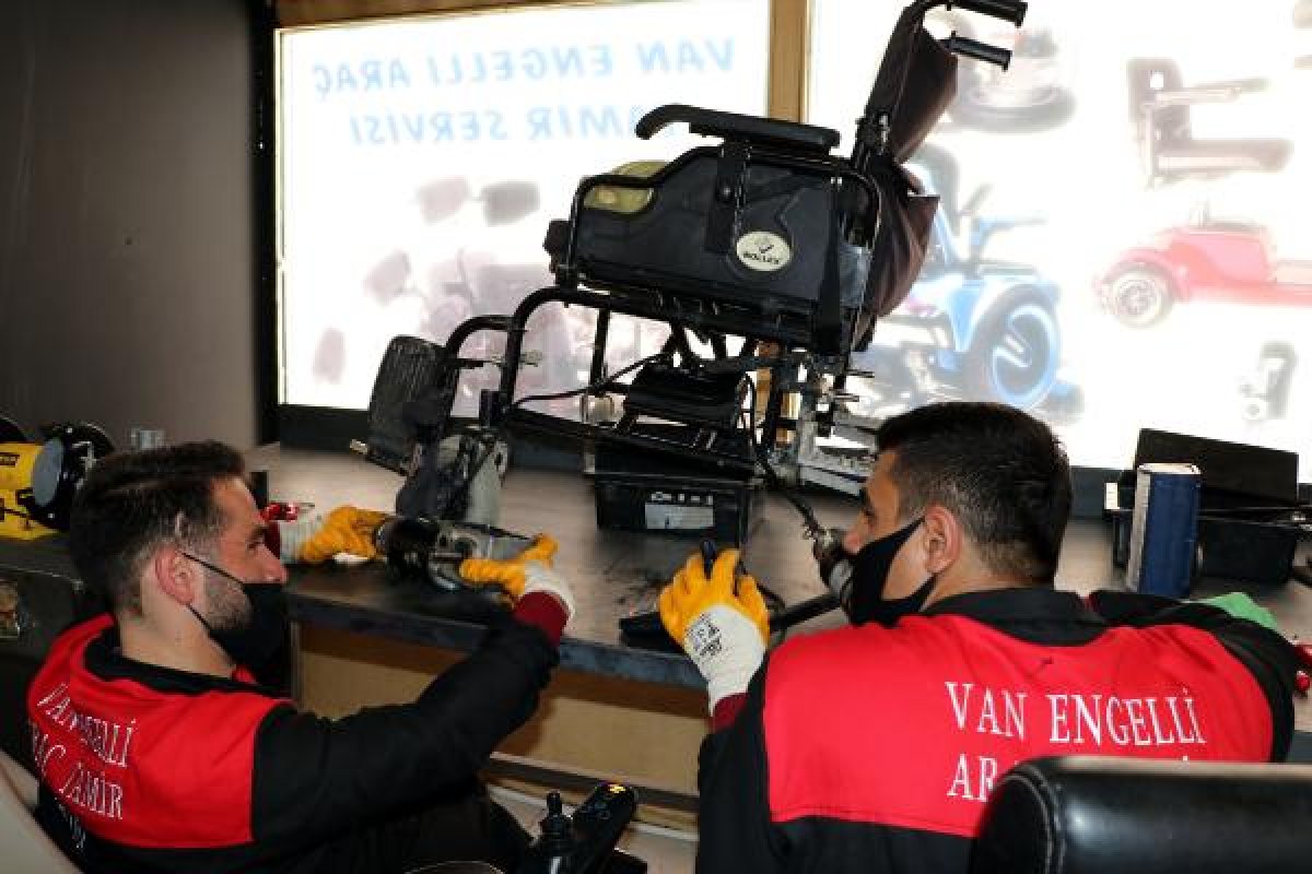 Van'da, kendisi gibi engellilerin araçlarını tamir ediyor