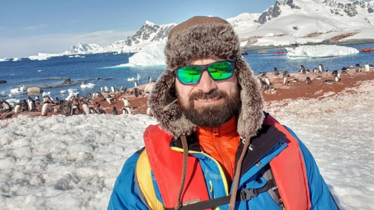 Bestseller Rövşen Abdullahoğlu ile yeni romanını konuştuk Bestseller Rövşen Abdullahoğlu ile yeni romanını konuştuk