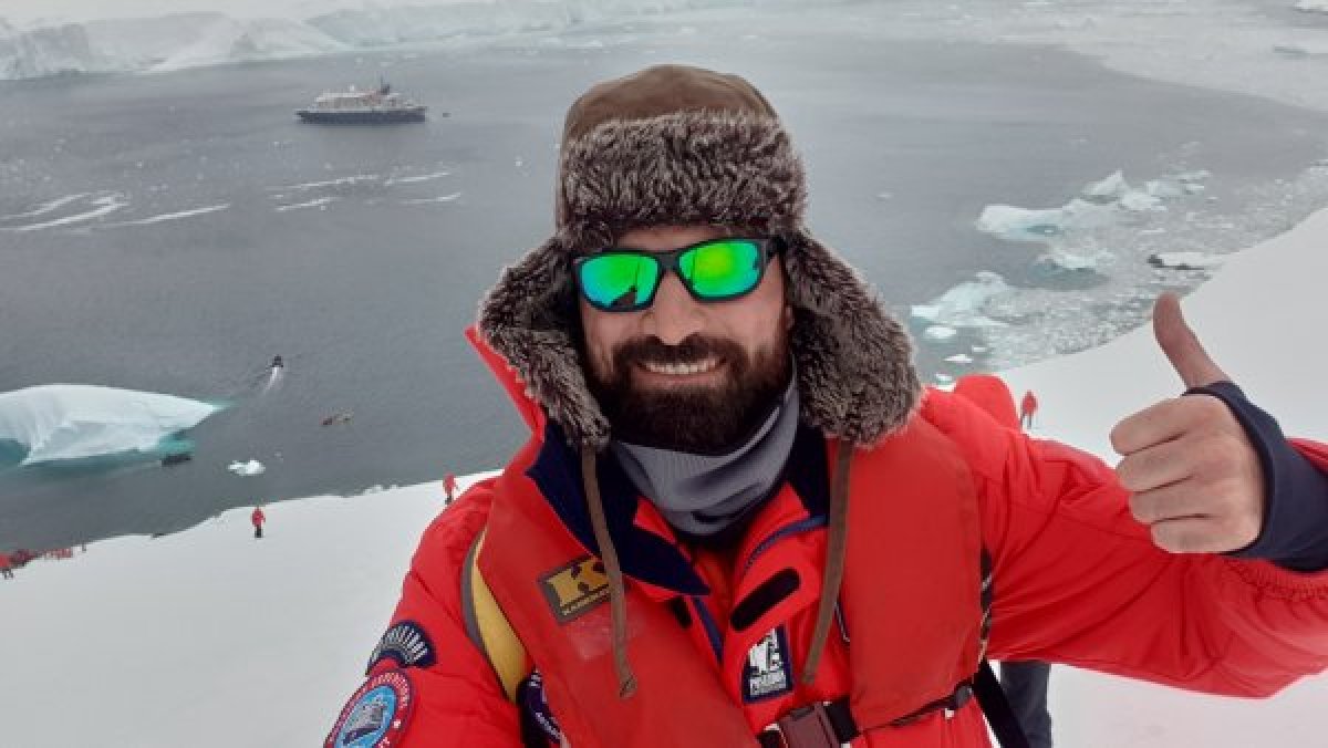 Bestseller Rövşen Abdullahoğlu ile yeni romanını konuştuk Bestseller Rövşen Abdullahoğlu ile yeni romanını konuştuk