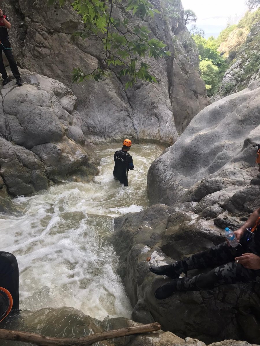 Bursa'daki selde kaybolan Derya aranıyor