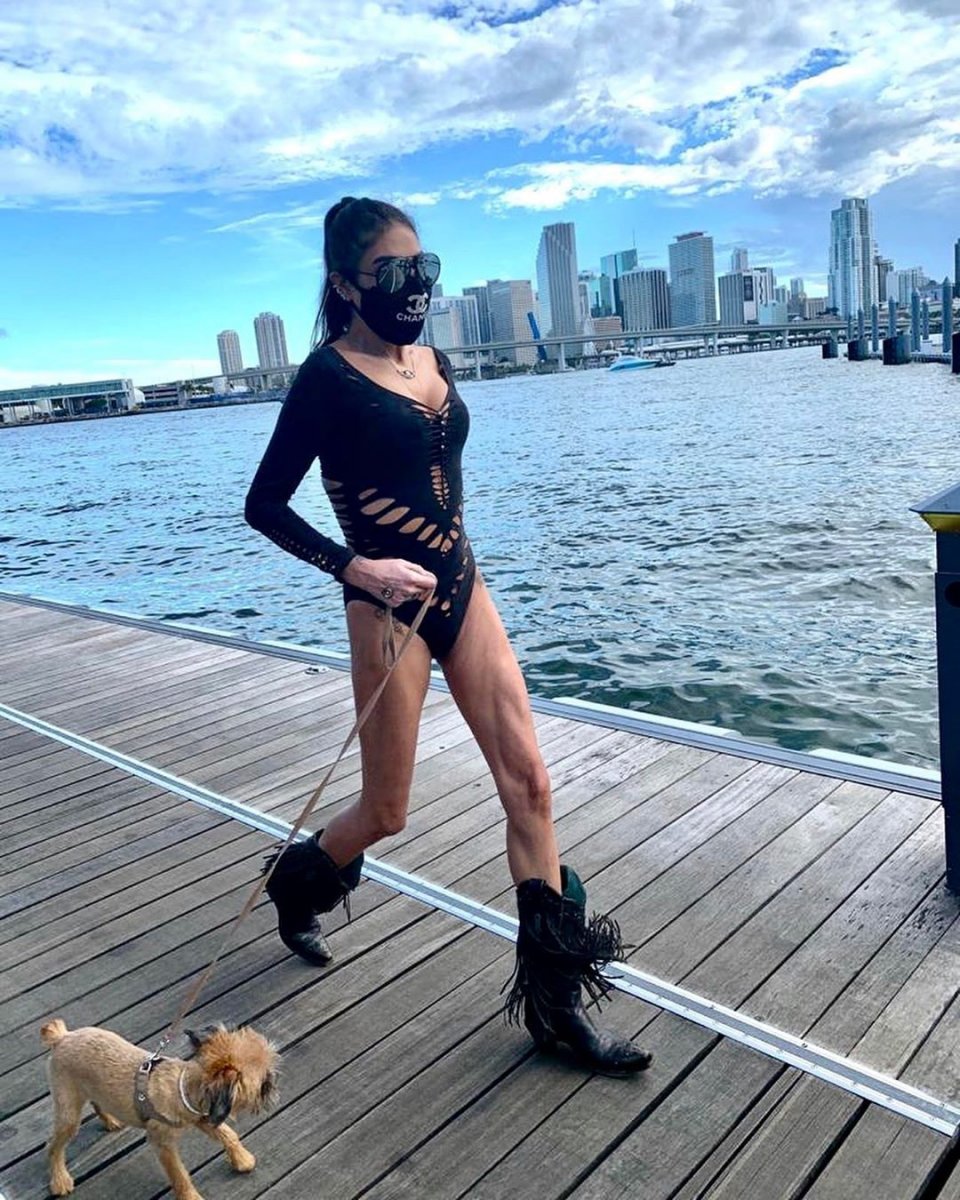 Süreyya Yalçın'ın maskeli kombini