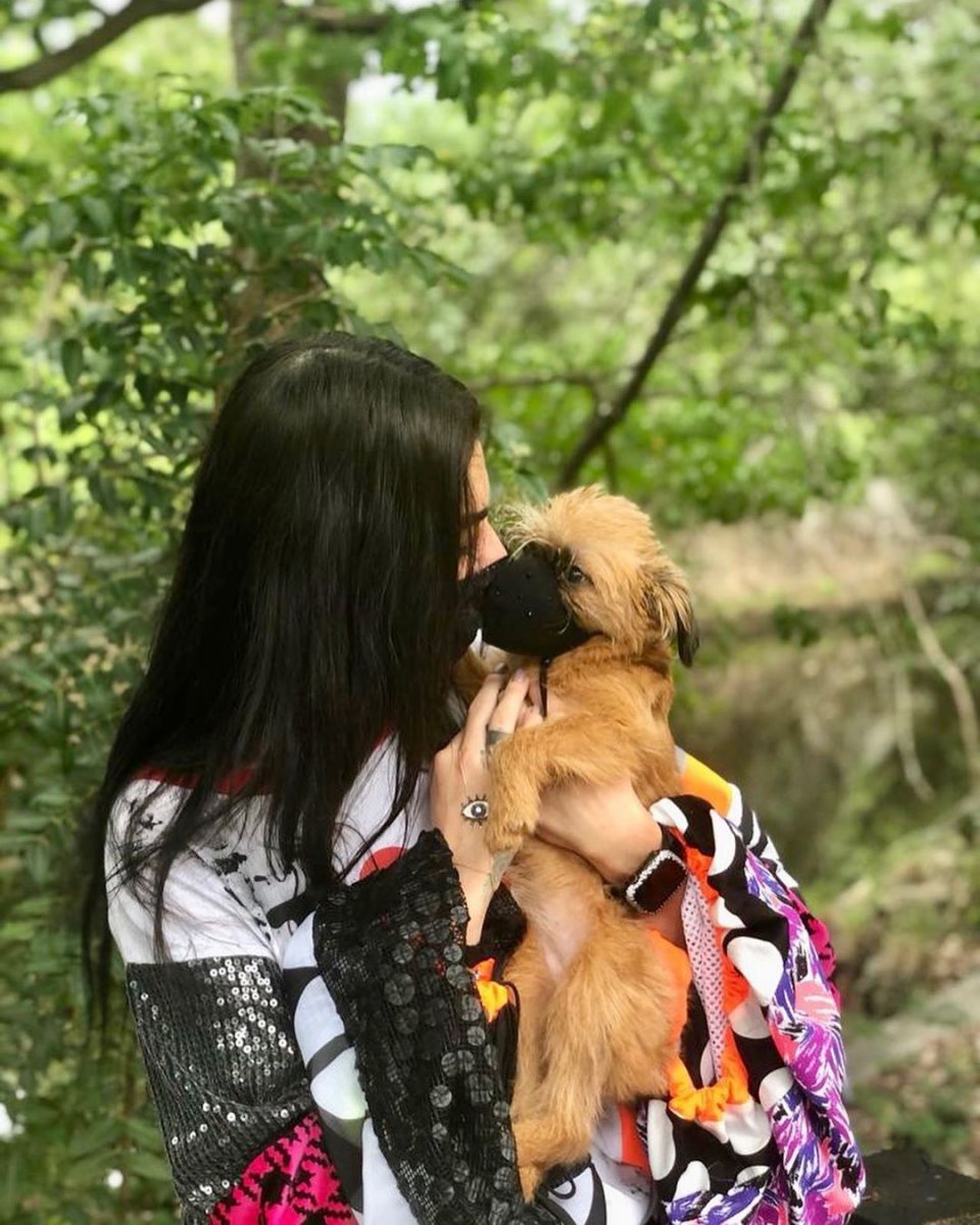 Süreyya Yalçın'ın maskeli kombini