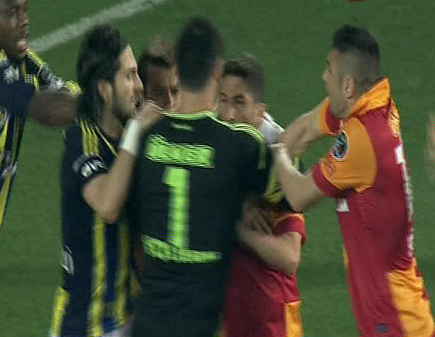 Volkan ile Sabri Sarıoğlu birbirine girdi