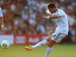 Cristiano Ronaldo'dan kol kıran frikik - Video