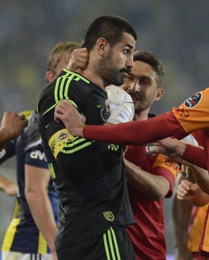 Sabri Sarıoğlu ile Volkan Demirel tokalaşmadı