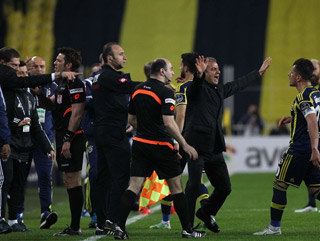 Emre Belezoğlu: Anam avradım olsun İstanbul burası İZLE
