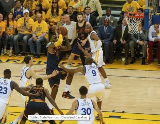 LeBron James rekor kırdı Golden State kazandı