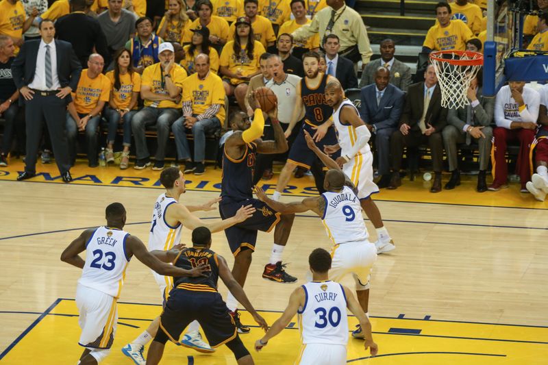 LeBron James rekor kırdı Golden State kazandı