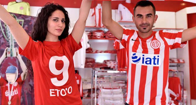 Samuel Eto'o'nun formaları satışa çıktı