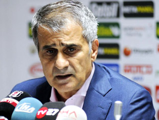 Şenol Güneş ile Mario Gomez arasında gerginlik yaşandı