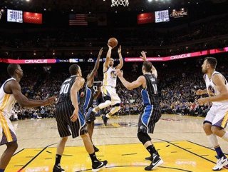 Warriors ve Curry'nin rekor maçı