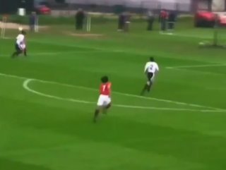 Aidan Barlow İlhan Mansız hareketi yapıp gol attı - İZLE