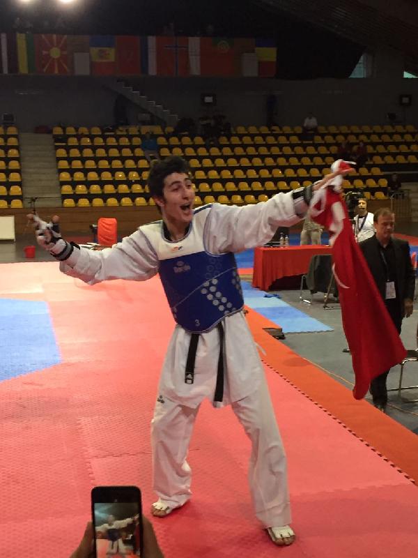 Genç tekvandocu Hakan Reçber Avrupa Şampiyonu