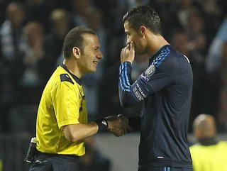 Devler Ligi'ndeki Madrid derbisini Cüneyt Çakır yönetecek