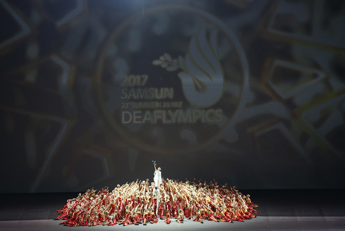 İşitme Engelliler Olimpiyat Oyuncuları'nda müthiş açılış