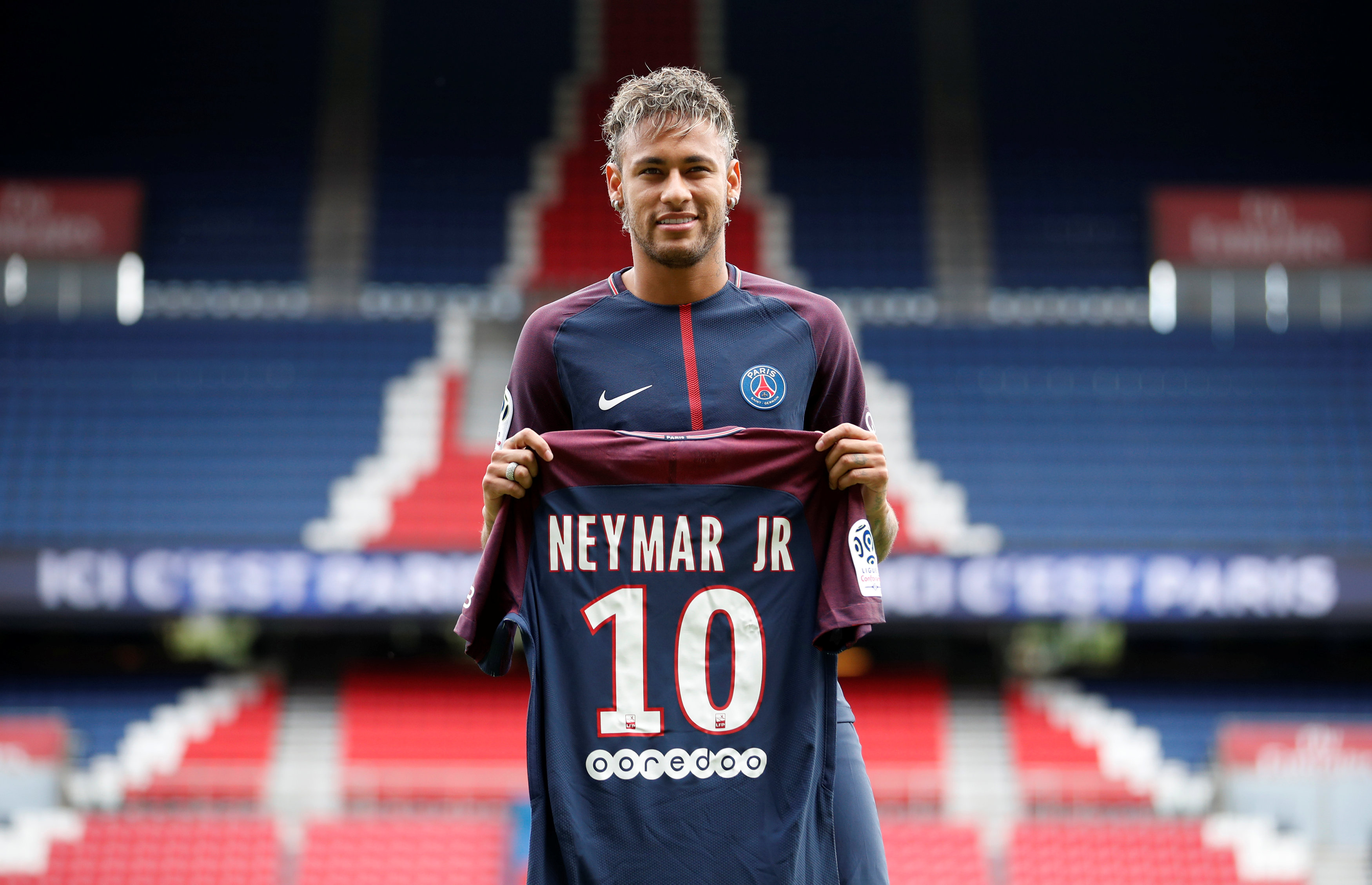 Neymar PSG'ye imzayı attı