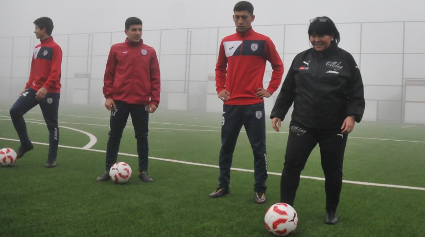 Futbolculara ölü yaprak dersi