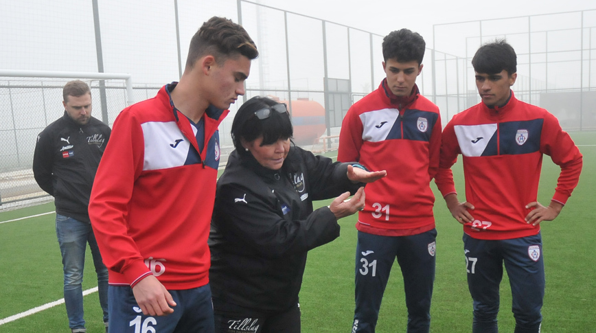 Futbolculara ölü yaprak dersi