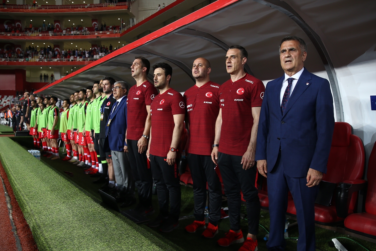 a Şenol Güneş: Oyuncularım olumlu ama yeterli değil