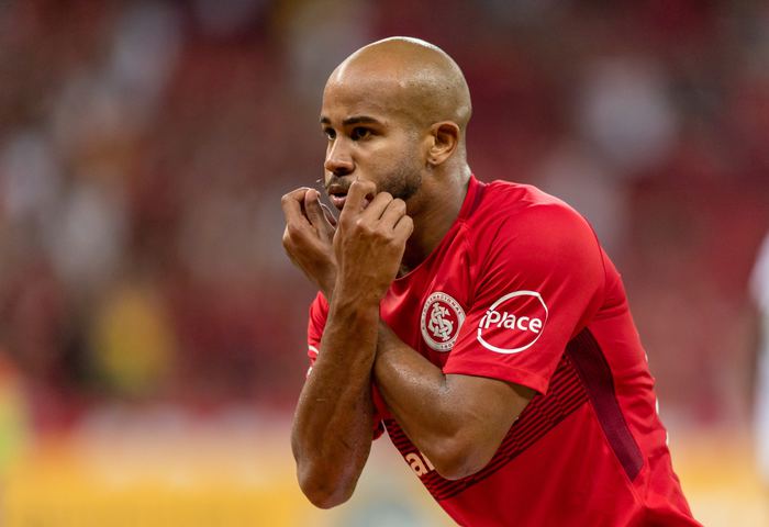 Fenerbahçe Patrick'in peşinde