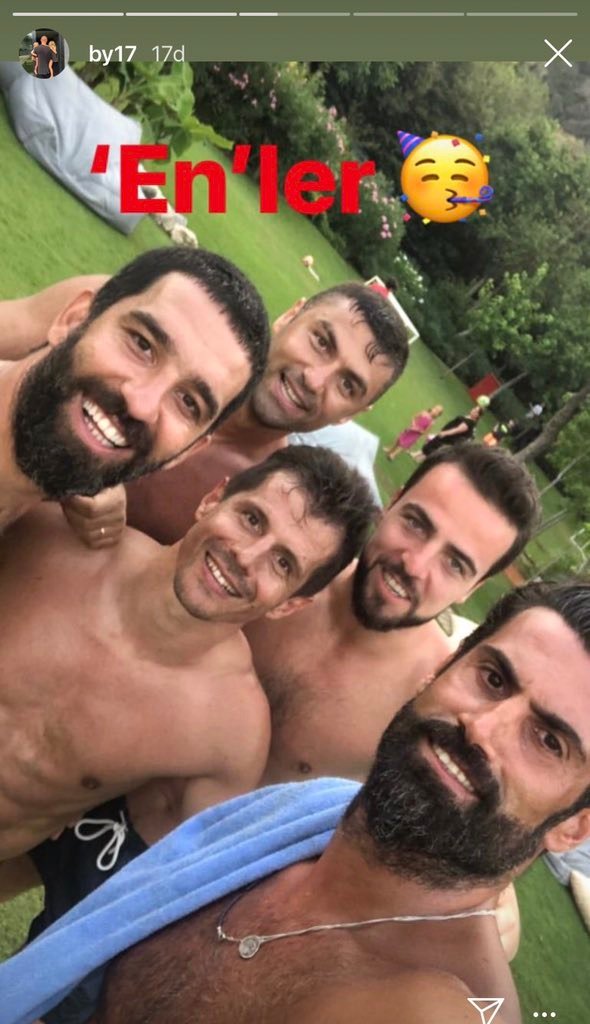 Volkan, Burak, Emre ve Arda'dan tatil pozu