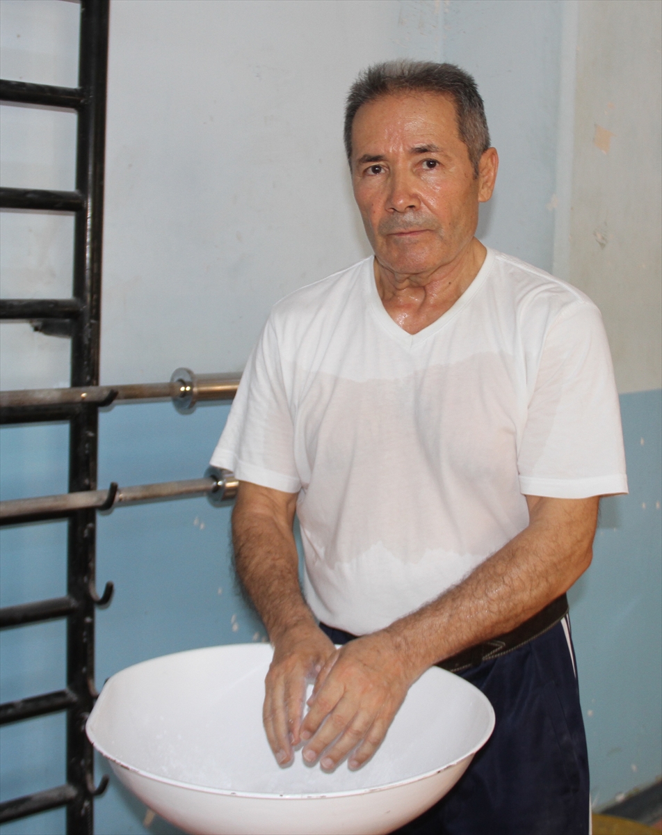 75 yaşındaki halterci dünya şampiyonluğunu hedefliyor