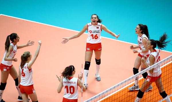 Genç kız voleybolcular Balkan şampiyonu