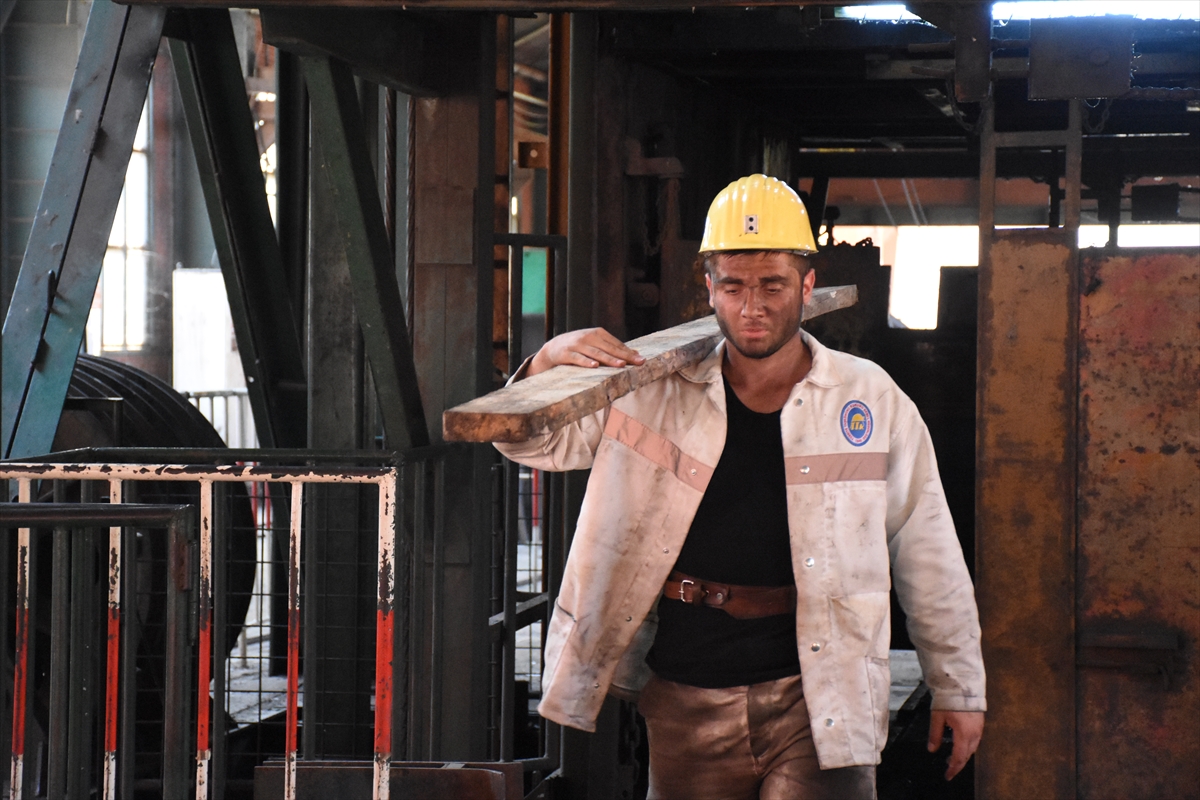 18 yaşındaki futbolcu, madenci oldu