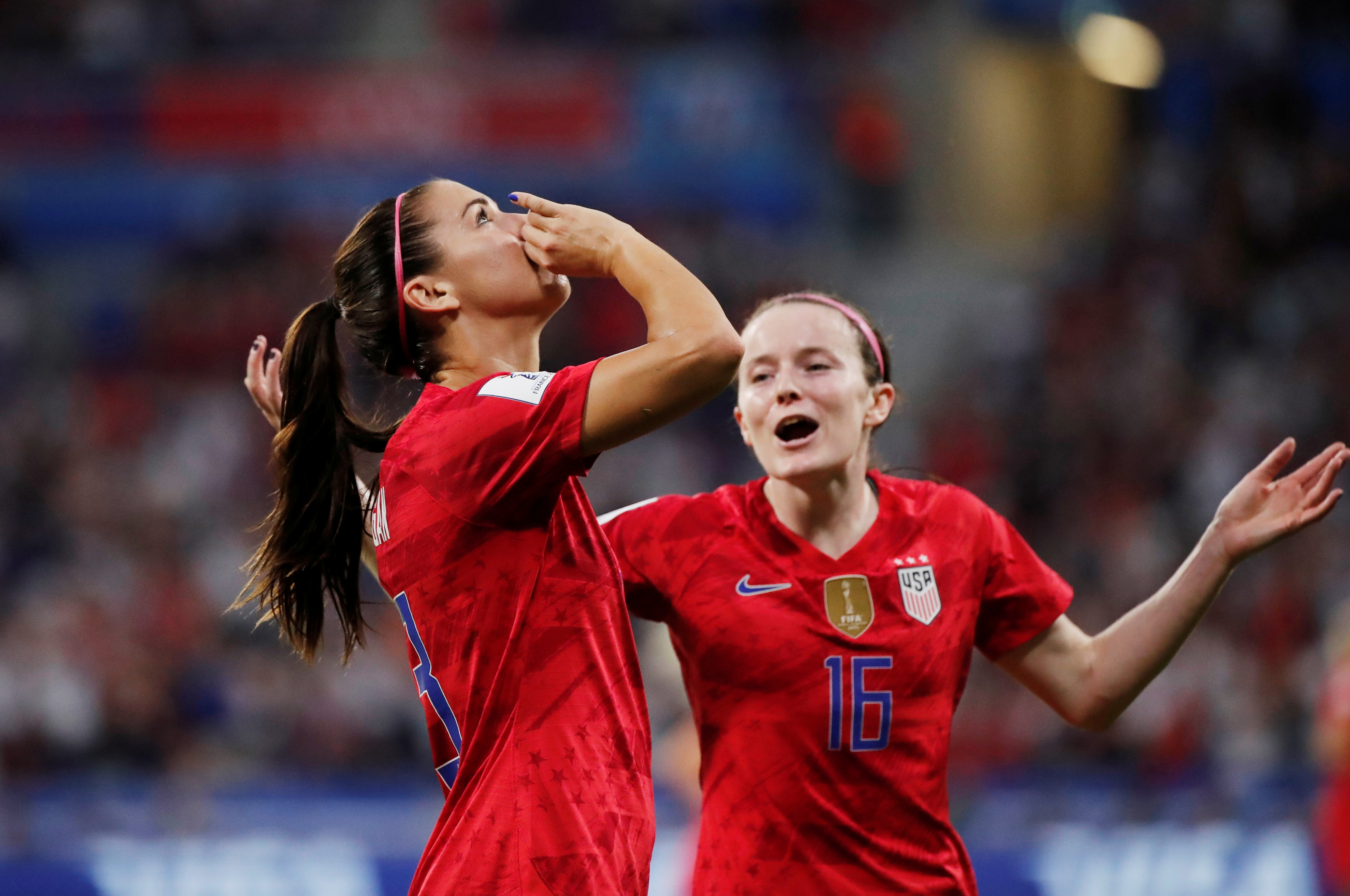 R Alex Morgan'ın gol sevinci İngiltere'de olay oldu