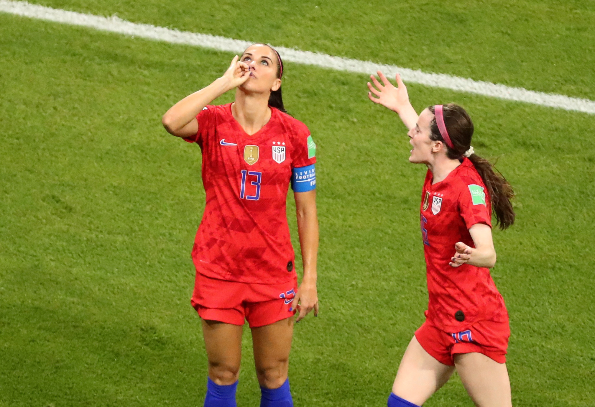 r Alex Morgan'ın gol sevinci İngiltere'de olay oldu