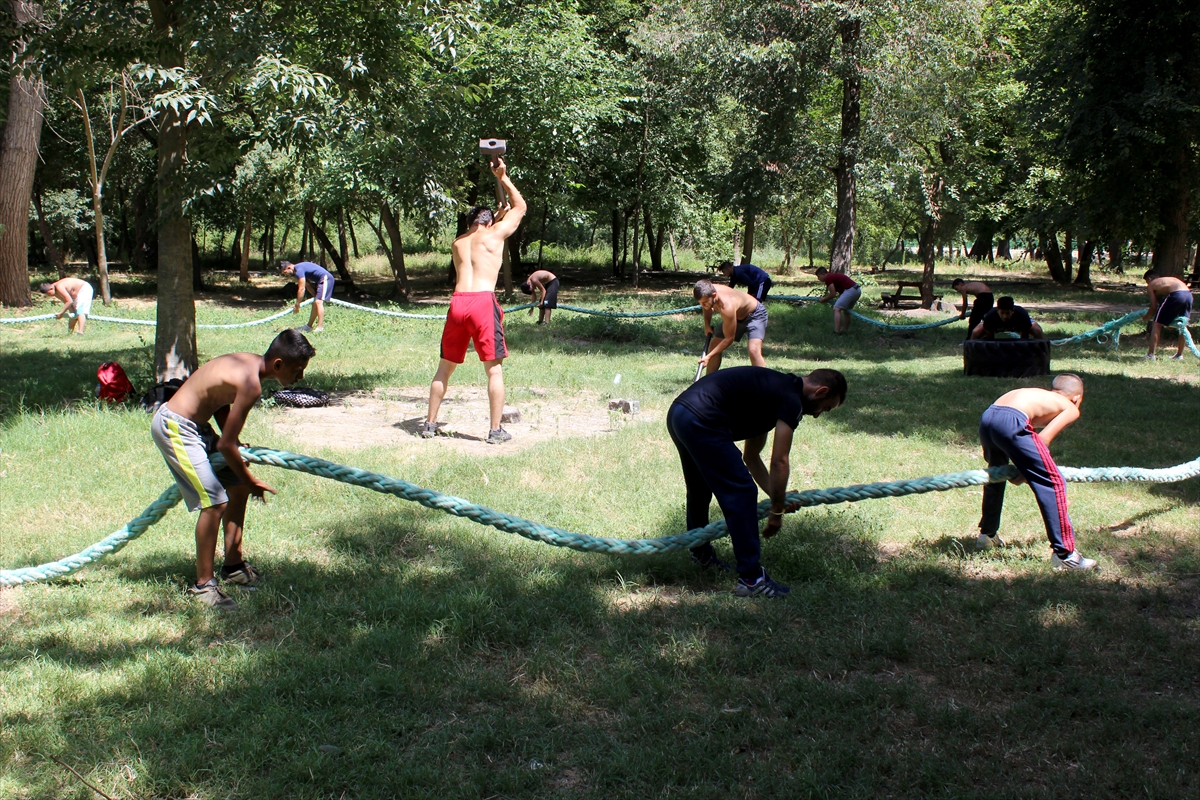 a Kırkpınar güreşlerine geleneksel yöntemle hazırlık