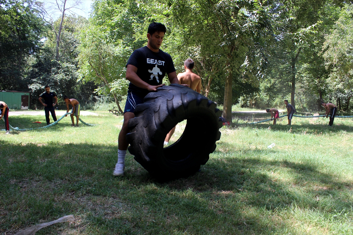 a Kırkpınar güreşlerine geleneksel yöntemle hazırlık