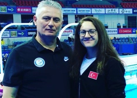 Milli yüzücü Beril Böcekler Olimpiyat vizesi aldı