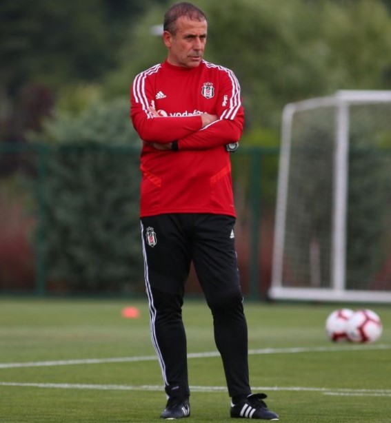 Beşiktaş antrenmanında vinçli takip