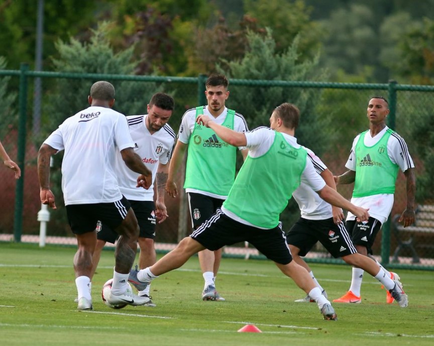 Beşiktaş antrenmanında vinçli takip