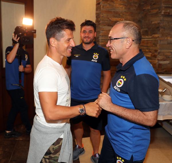Fenerbahçe'de Emre Belözoğlu kampa katıldı