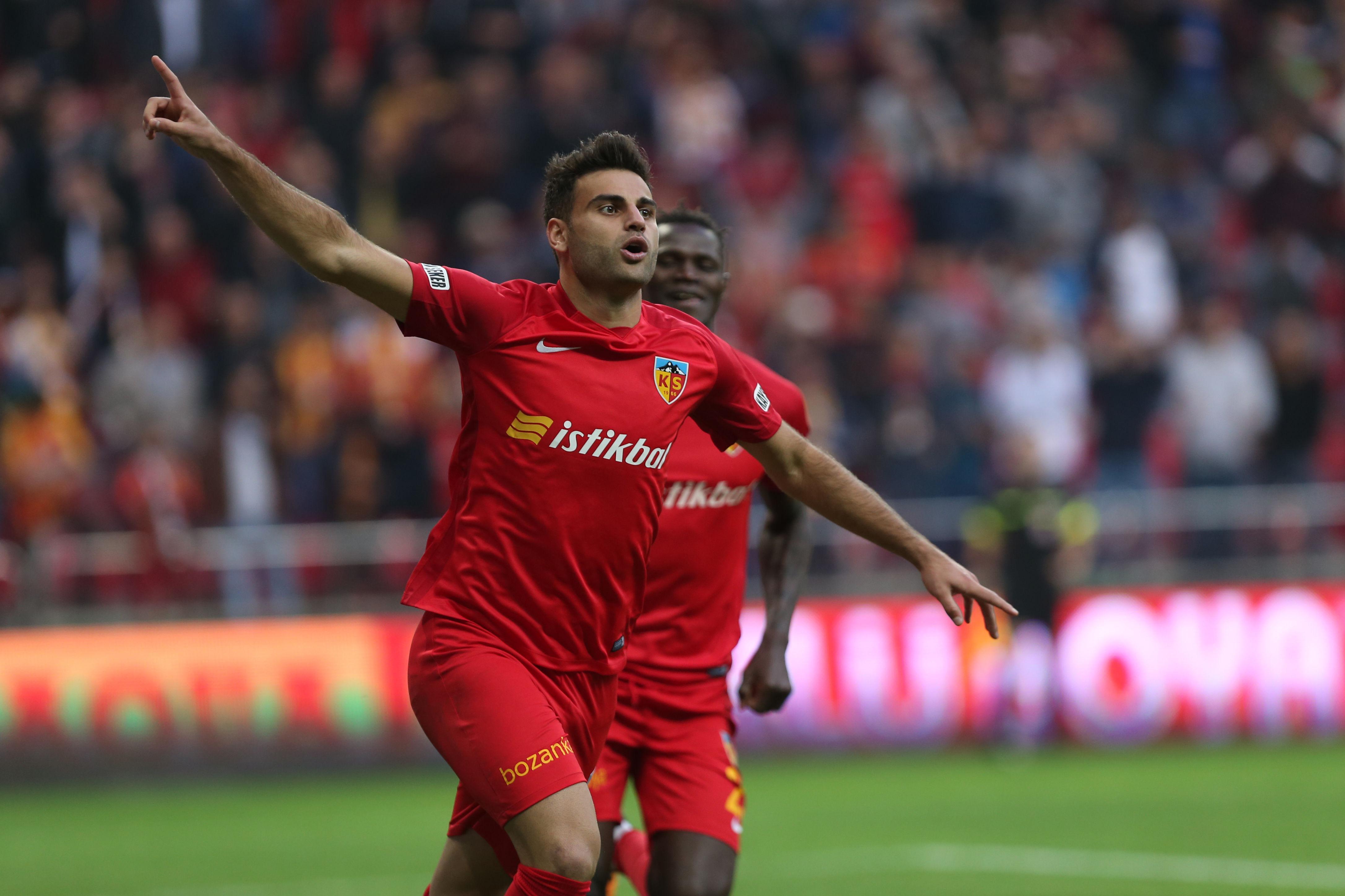 a Deniz Türüç, Fenerbahçe'ye yakın