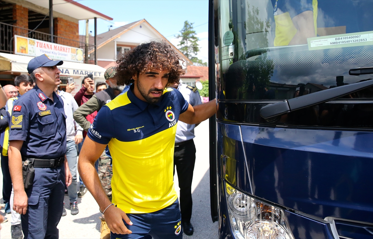 A Fenerbahçeli futbolcular cuma namazında