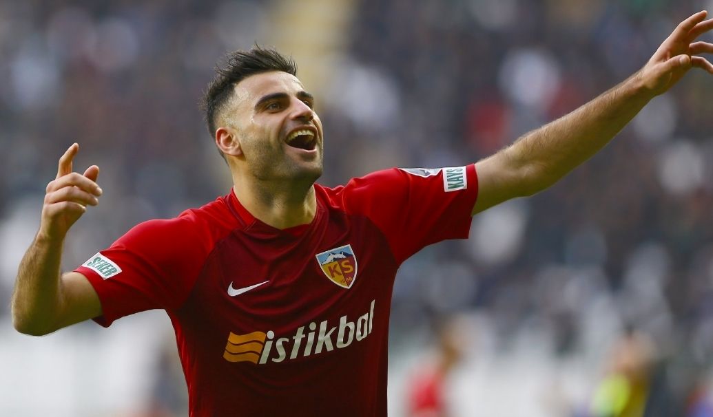 Galatasaray'dan Deniz Türüç için yeni teklif