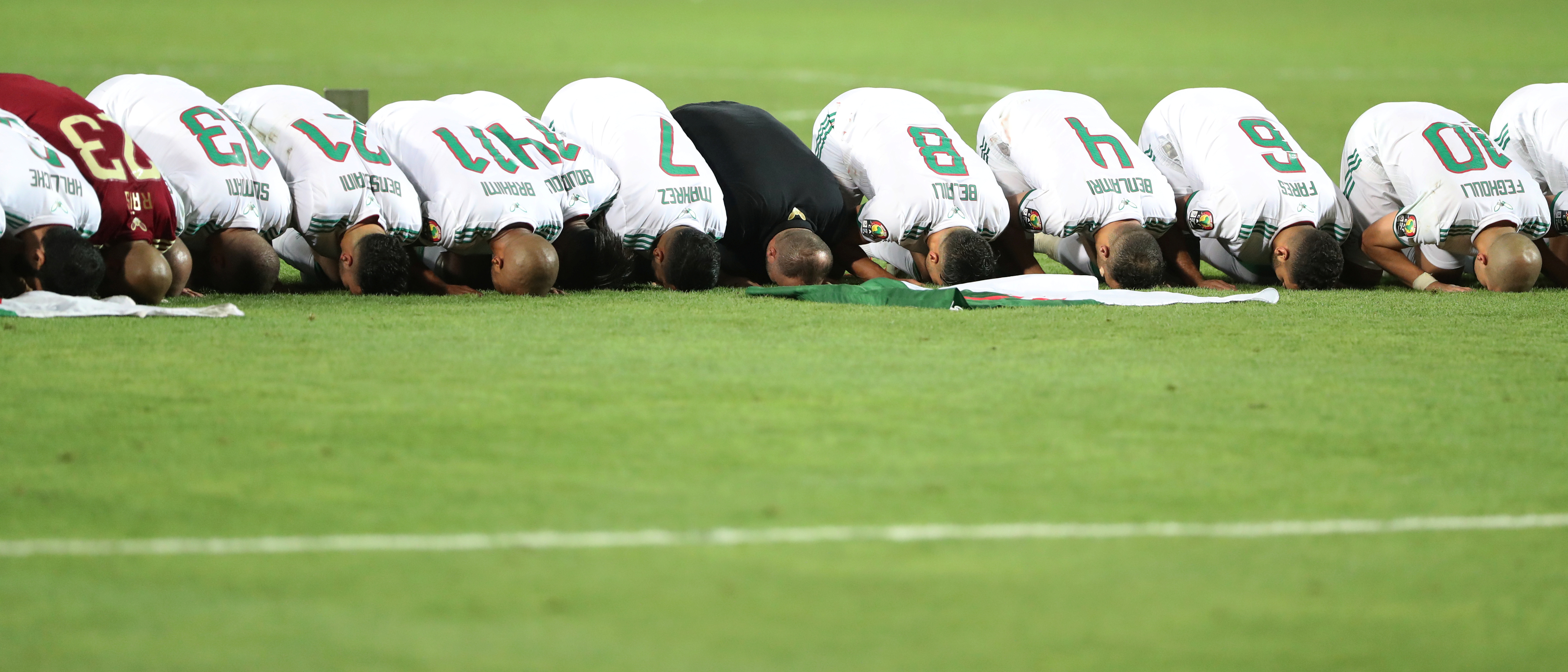 Cezayirliler maç sonu secde etti