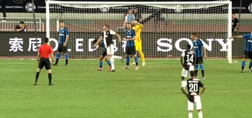 Merih Demiral hazırlık maçında rakibiyle tartıştı