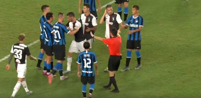 Merih Demiral hazırlık maçında rakibiyle tartıştı