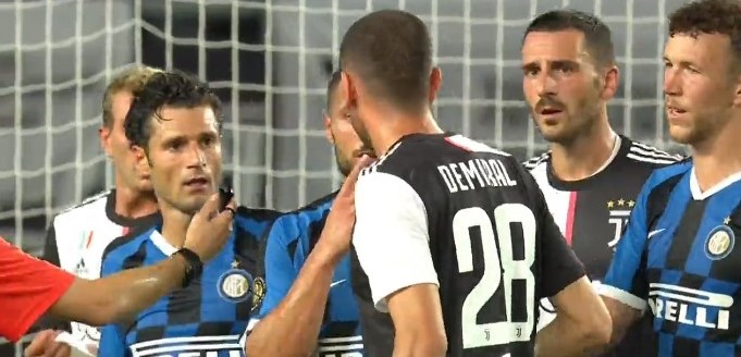 Merih Demiral hazırlık maçında rakibiyle tartıştı